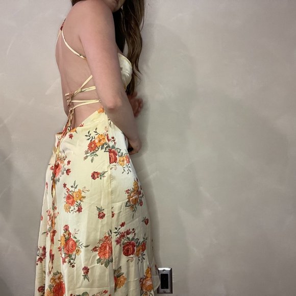 NWOT WeWoreWhat Tie Back Cowl NeckSatin Slip Dress in Yellow Floral in  Small - Picture 3 of 7
